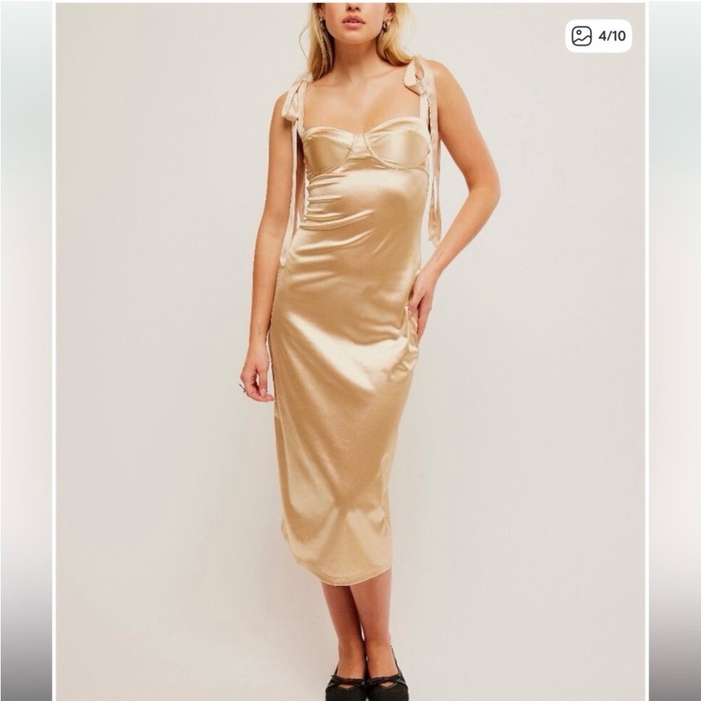 FREE PEOPLE
Casino Got Glam Tie Strap Satin Midi Dress In Gold XL NWT
